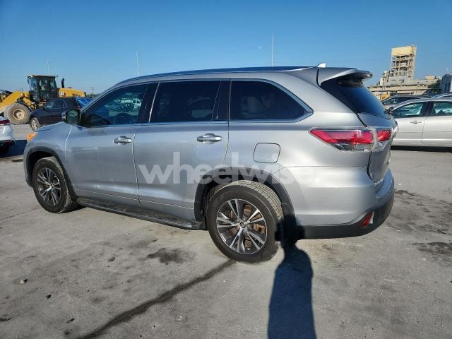 Photo 8 of 2016 TOYOTA HIGHLANDER XLE (VIN 5TDKKRFHXGS146014)