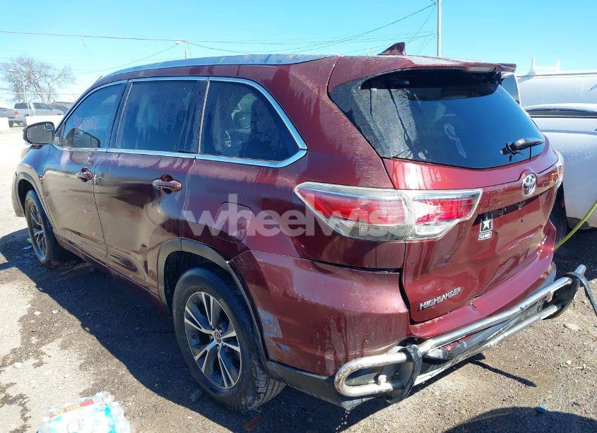 Photo 3 of 2016 Toyota Highlander XLE V6 (VIN 5TDKKRFHXGS176307)