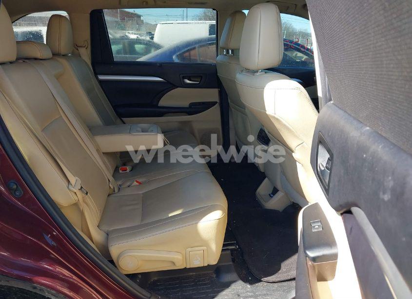 Photo 8 of 2016 Toyota Highlander XLE V6 (VIN 5TDKKRFHXGS176307)