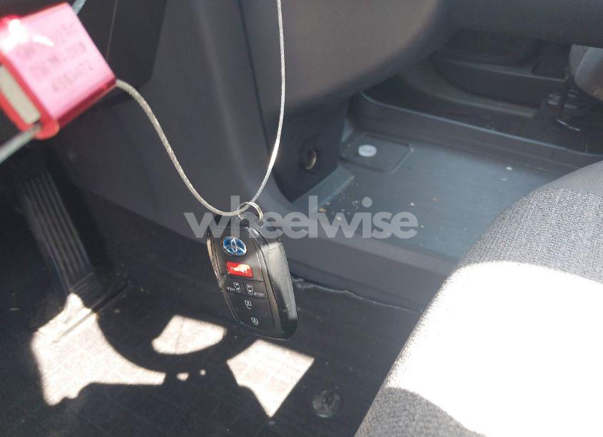 Photo 11 of 2021 Toyota Sienna LE (VIN 5TDKRKEC0MS028137)