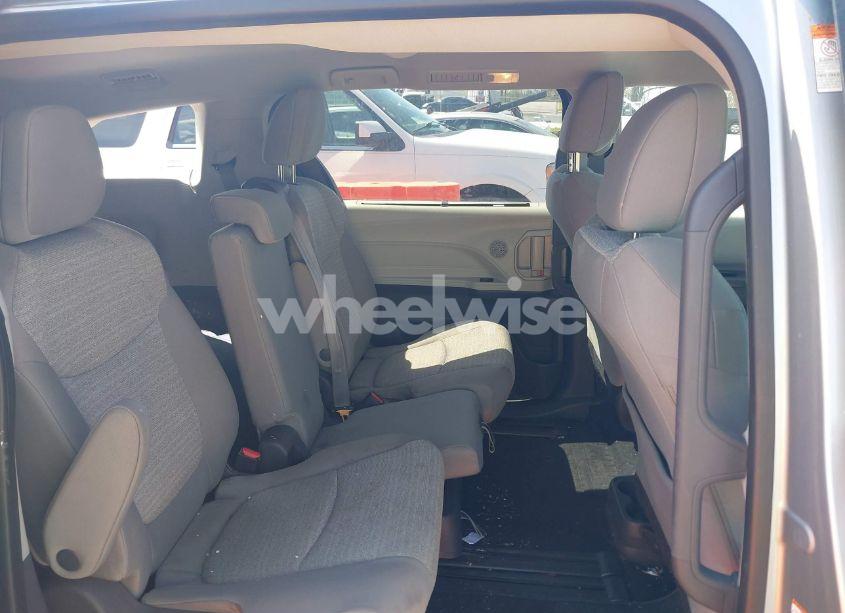 Photo 8 of 2021 Toyota Sienna LE (VIN 5TDKRKEC0MS028137)