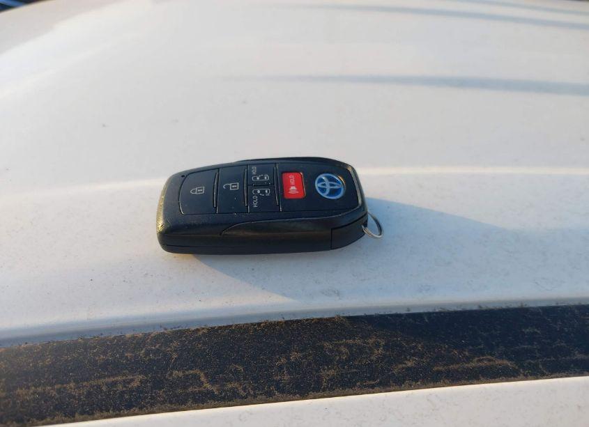 Photo 11 of 2021 Toyota Sienna LE (VIN 5TDKRKEC0MS042054)