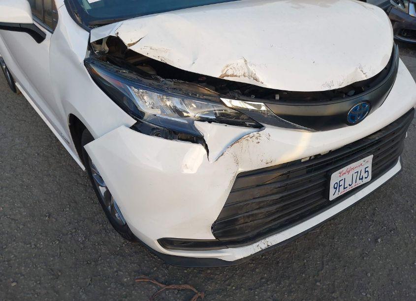 Photo 12 of 2021 Toyota Sienna LE (VIN 5TDKRKEC0MS042054)