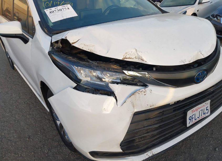 Photo 6 of 2021 Toyota Sienna LE (VIN 5TDKRKEC0MS042054)