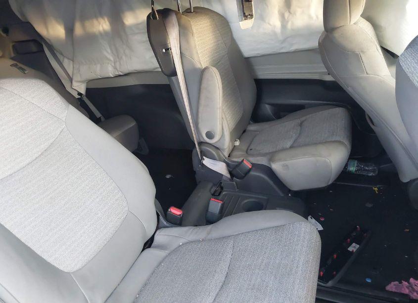 Photo 8 of 2021 Toyota Sienna LE (VIN 5TDKRKEC0MS042054)