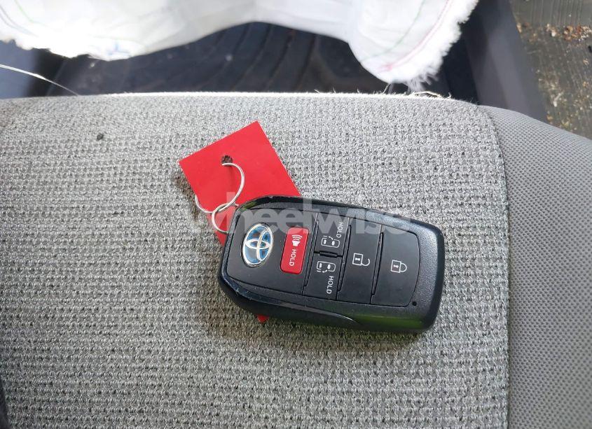 Photo 11 of 2021 Toyota Sienna LE (VIN 5TDKRKEC0MS062918)