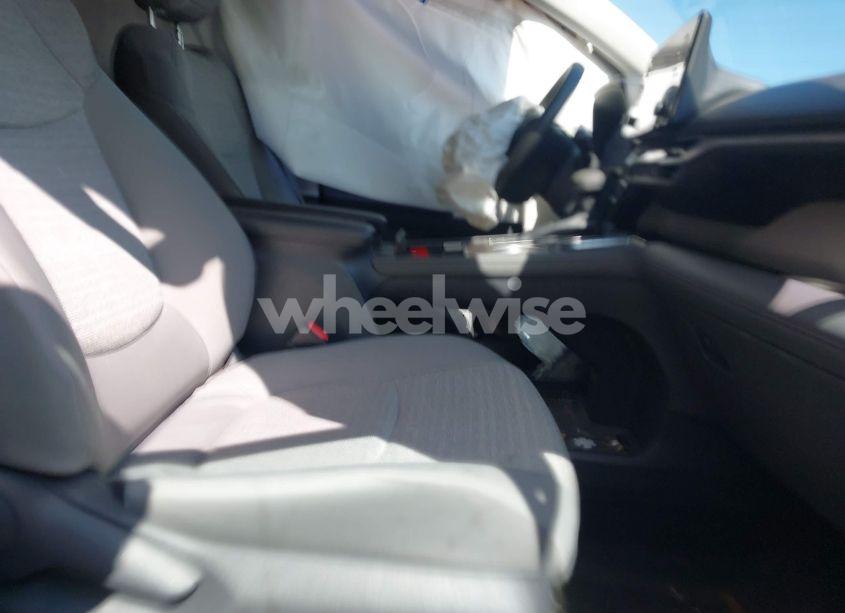 Photo 5 of 2021 Toyota Sienna LE (VIN 5TDKRKEC0MS062918)