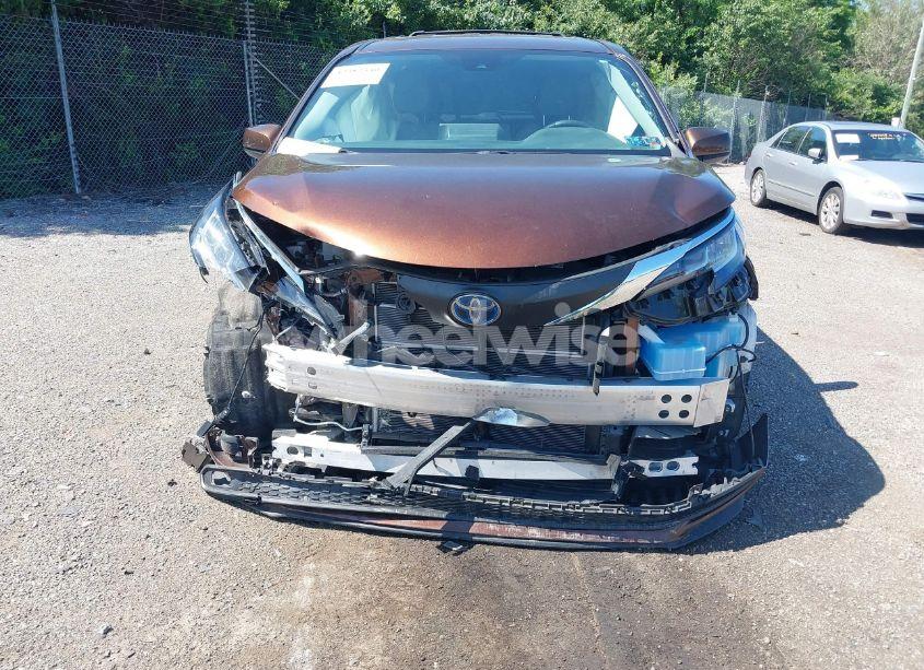 Photo 6 of 2021 Toyota Sienna LE (VIN 5TDKRKEC0MS062918)