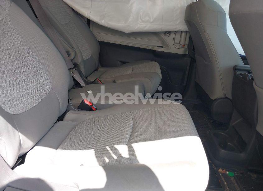 Photo 8 of 2021 Toyota Sienna LE (VIN 5TDKRKEC0MS062918)