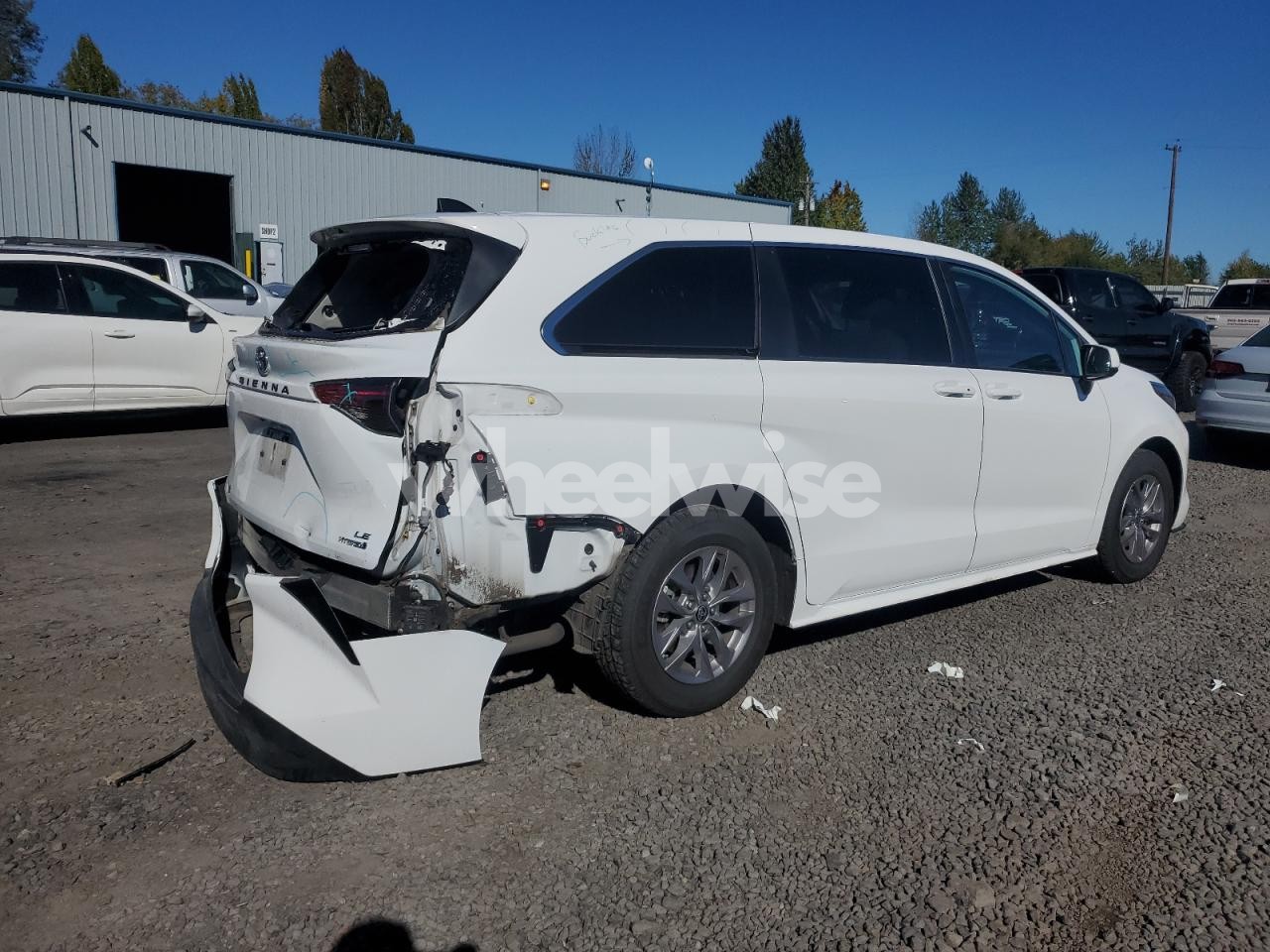 Photo 3 of 2022 TOYOTA SIENNA LE (VIN 5TDKRKEC0NS115876)
