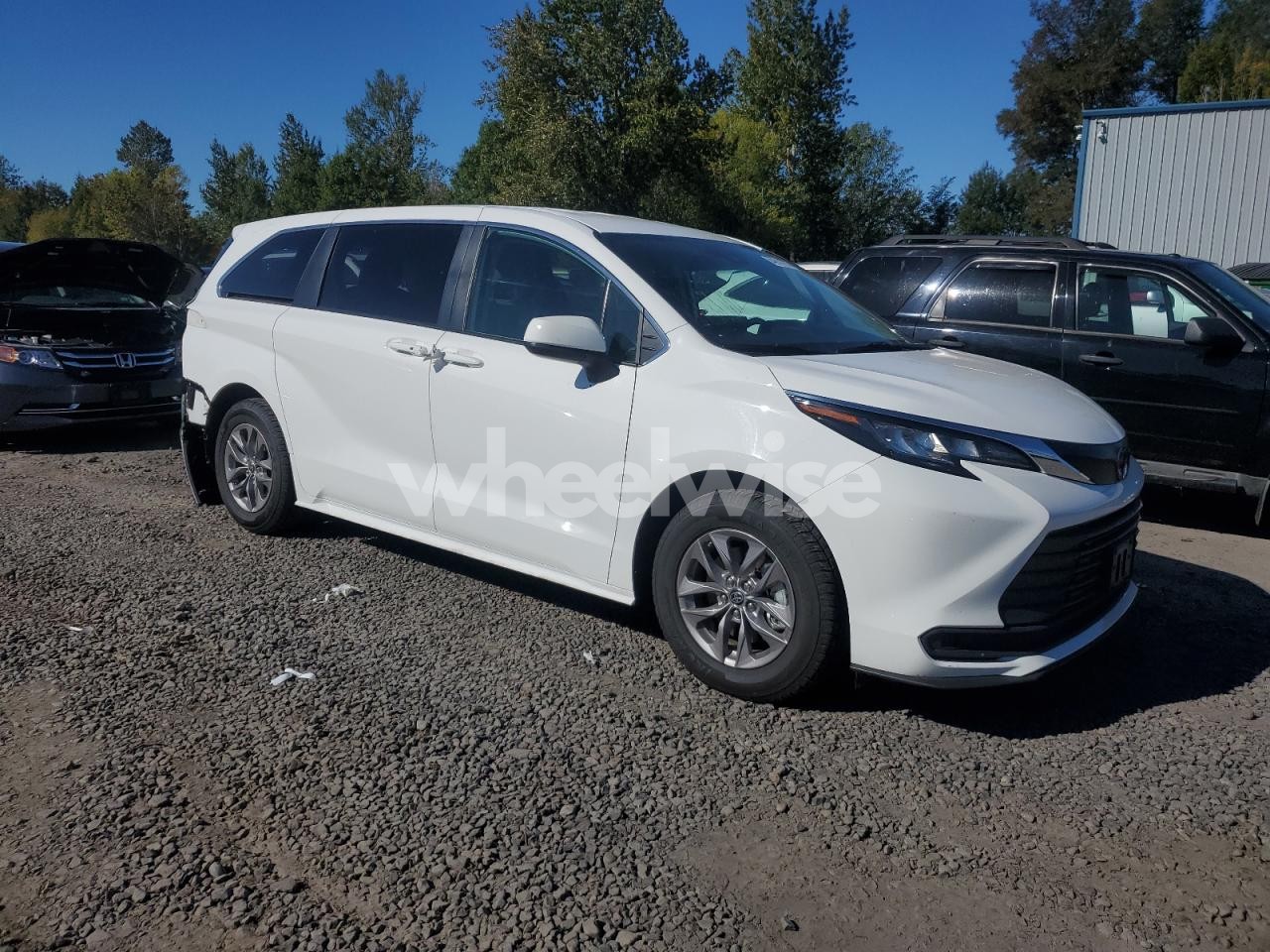 Photo 4 of 2022 TOYOTA SIENNA LE (VIN 5TDKRKEC0NS115876)