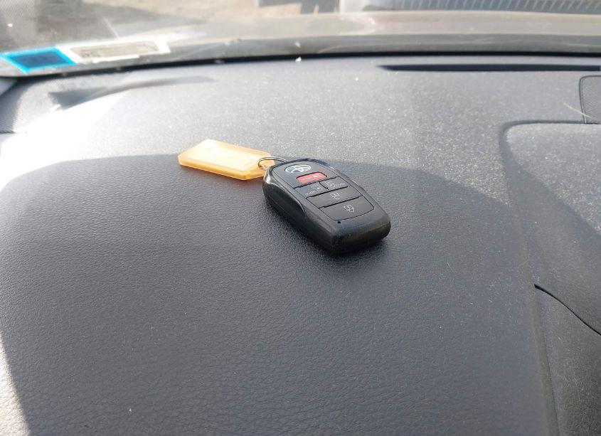 Photo 11 of 2022 Toyota Sienna LE (VIN 5TDKRKEC0NS123511)