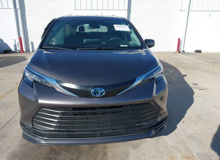 Photo 12 of 2023 Toyota Sienna LE (VIN 5TDKRKEC0PS168175)