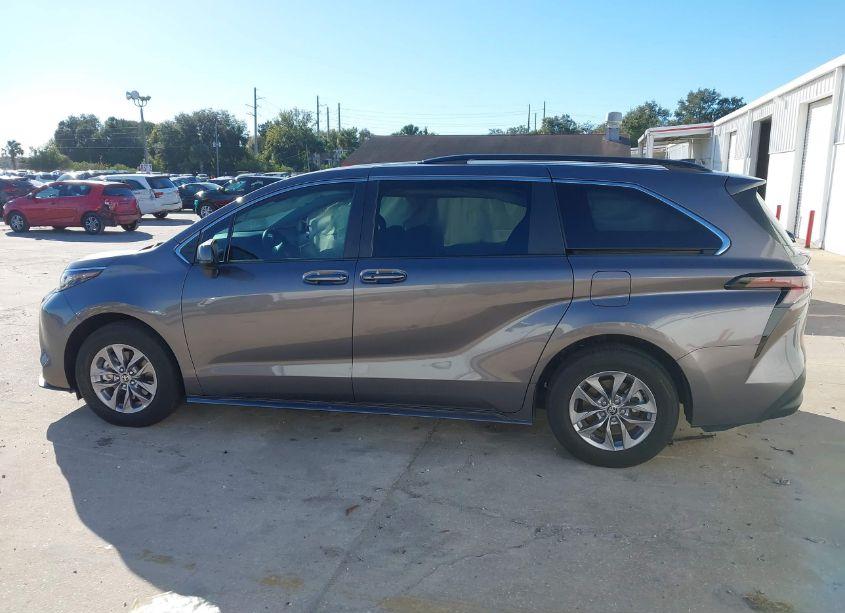 Photo 14 of 2023 Toyota Sienna LE (VIN 5TDKRKEC0PS168175)