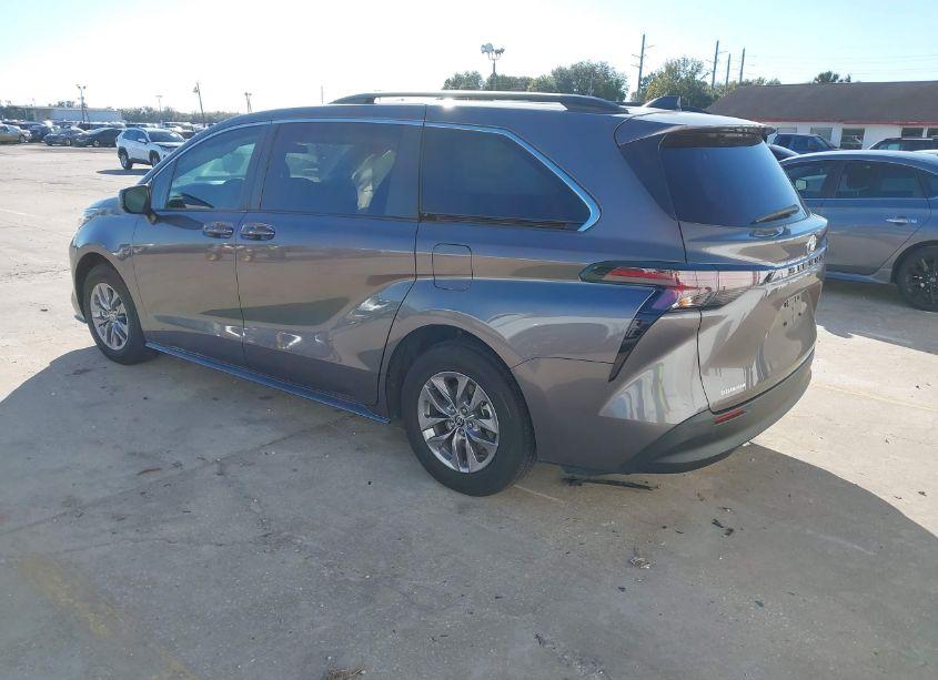 Photo 3 of 2023 Toyota Sienna LE (VIN 5TDKRKEC0PS168175)