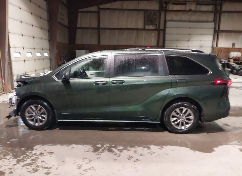 Photo 14 of 2021 Toyota Sienna LE (VIN 5TDKRKEC1MS071059)