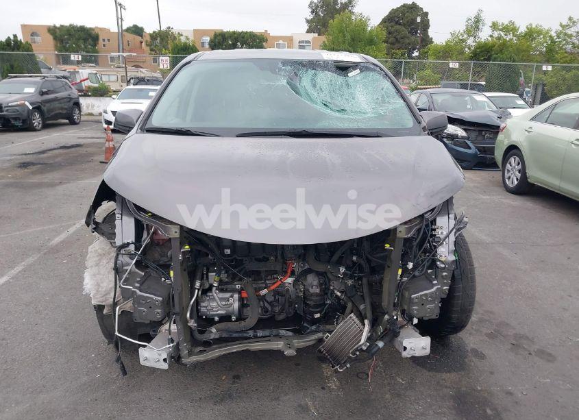 Photo 13 of 2022 Toyota Sienna LE (VIN 5TDKRKEC1NS099302)