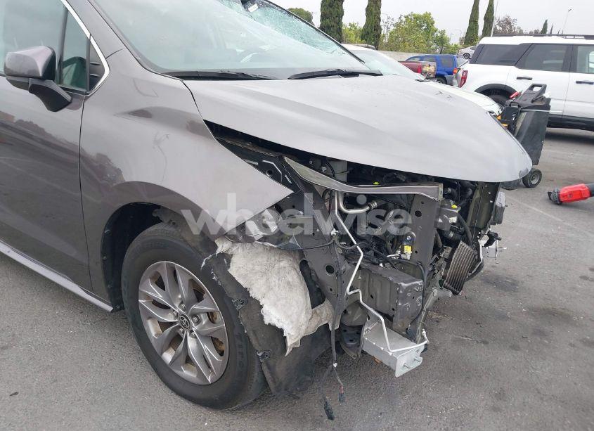 Photo 21 of 2022 Toyota Sienna LE (VIN 5TDKRKEC1NS099302)