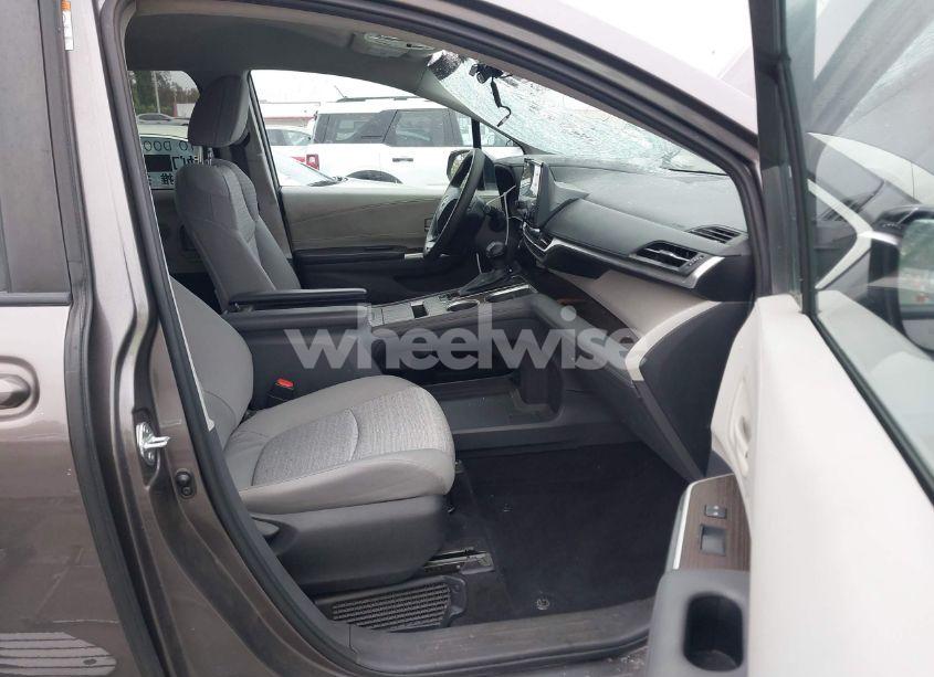 Photo 5 of 2022 Toyota Sienna LE (VIN 5TDKRKEC1NS099302)