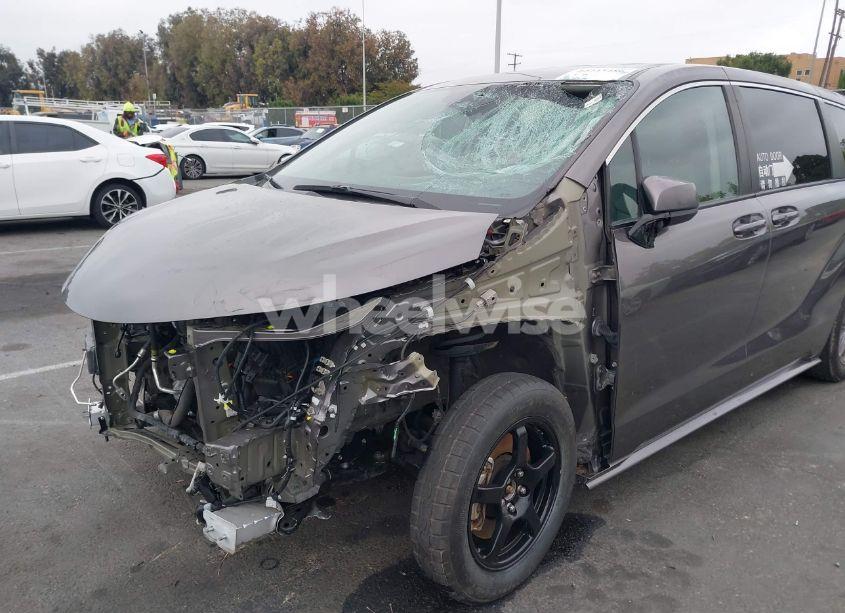 Photo 6 of 2022 Toyota Sienna LE (VIN 5TDKRKEC1NS099302)