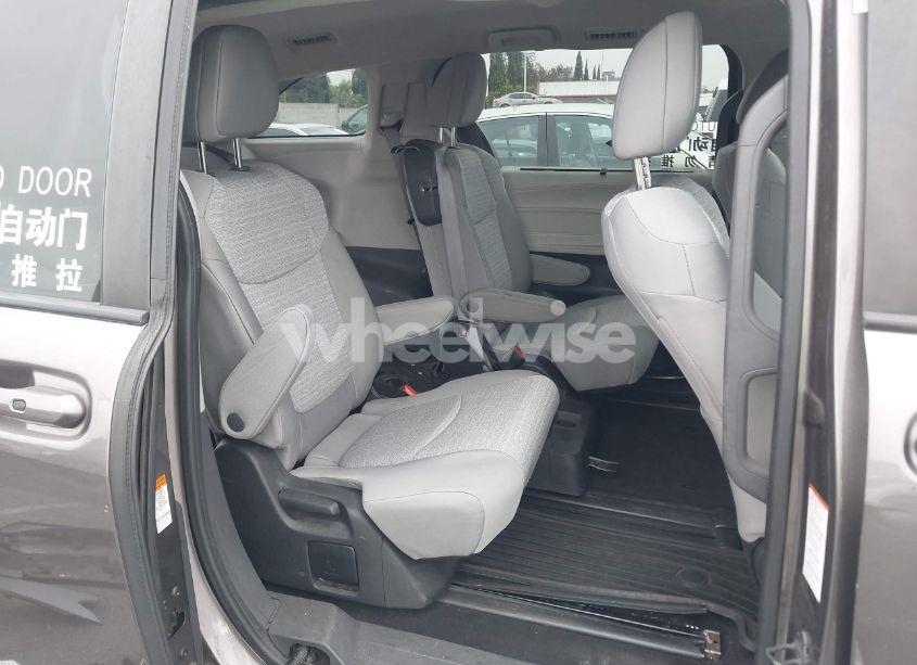 Photo 8 of 2022 Toyota Sienna LE (VIN 5TDKRKEC1NS099302)