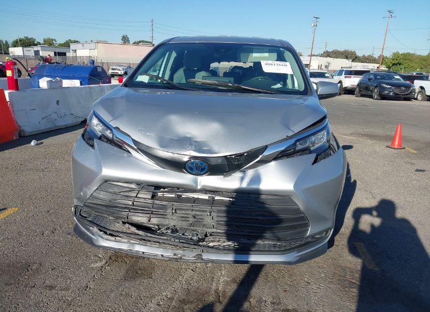 Photo 12 of 2022 Toyota Sienna LE (VIN 5TDKRKEC1NS102019)
