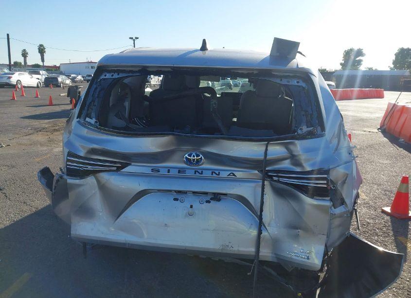 Photo 16 of 2022 Toyota Sienna LE (VIN 5TDKRKEC1NS102019)