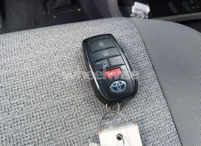 Photo 11 of 2022 Toyota Sienna LE (VIN 5TDKRKEC1NS125204)