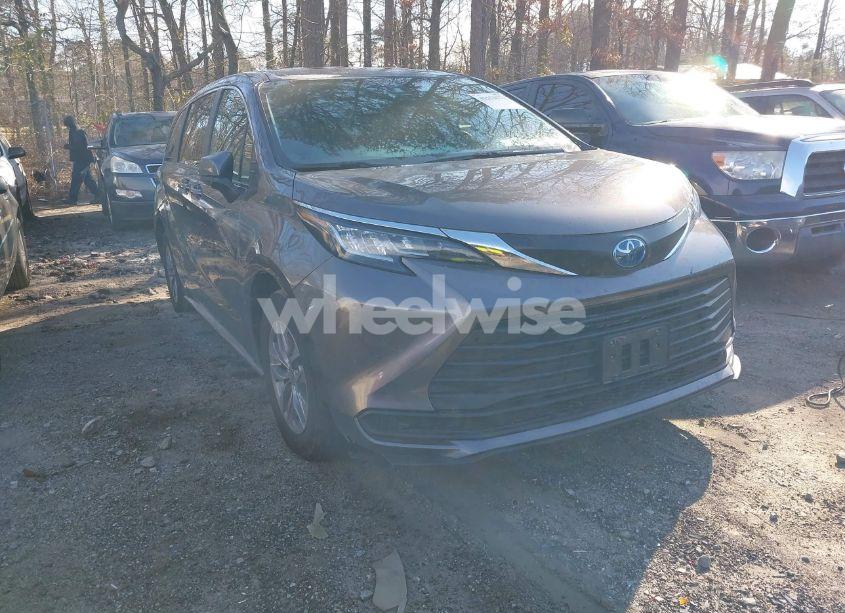 2023 Toyota Sienna LE (VIN 5TDKRKEC1PS173224) main photo