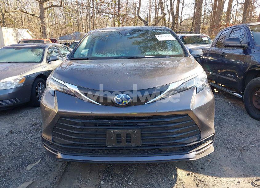 Photo 12 of 2023 Toyota Sienna LE (VIN 5TDKRKEC1PS173224)