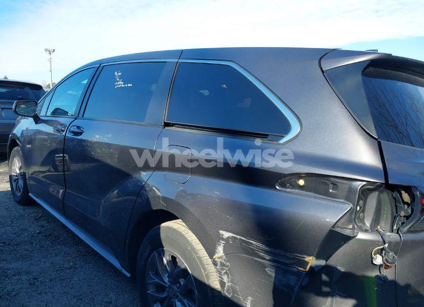 Photo 14 of 2023 Toyota Sienna LE (VIN 5TDKRKEC1PS173224)