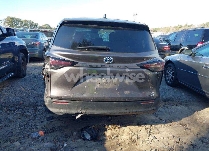 Photo 16 of 2023 Toyota Sienna LE (VIN 5TDKRKEC1PS173224)