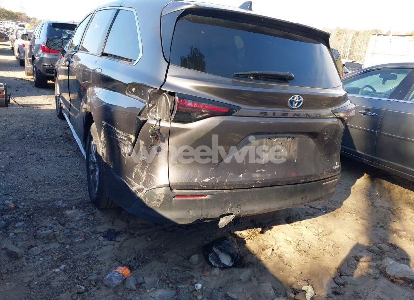 Photo 6 of 2023 Toyota Sienna LE (VIN 5TDKRKEC1PS173224)