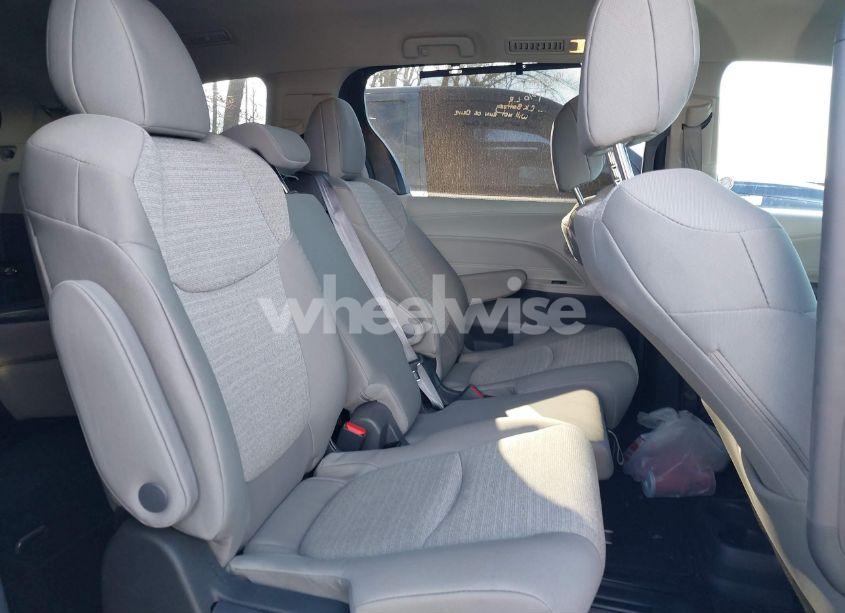 Photo 8 of 2023 Toyota Sienna LE (VIN 5TDKRKEC1PS173224)