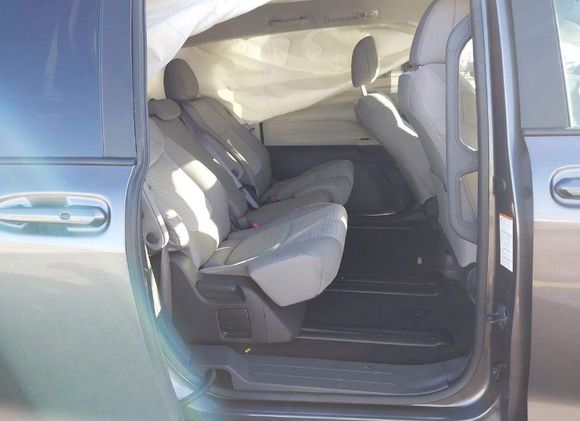 Photo 8 of 2024 Toyota Sienna LE (VIN 5TDKRKEC1RS212929)