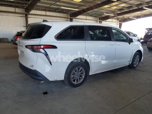 Photo 3 of 2021 TOYOTA SIENNA LE (VIN 5TDKRKEC2MS038426)