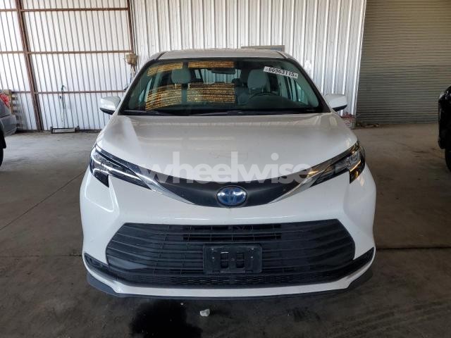 Photo 6 of 2021 TOYOTA SIENNA LE (VIN 5TDKRKEC2MS038426)