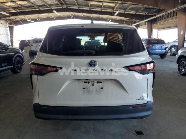 Photo 8 of 2021 TOYOTA SIENNA LE (VIN 5TDKRKEC2MS038426)