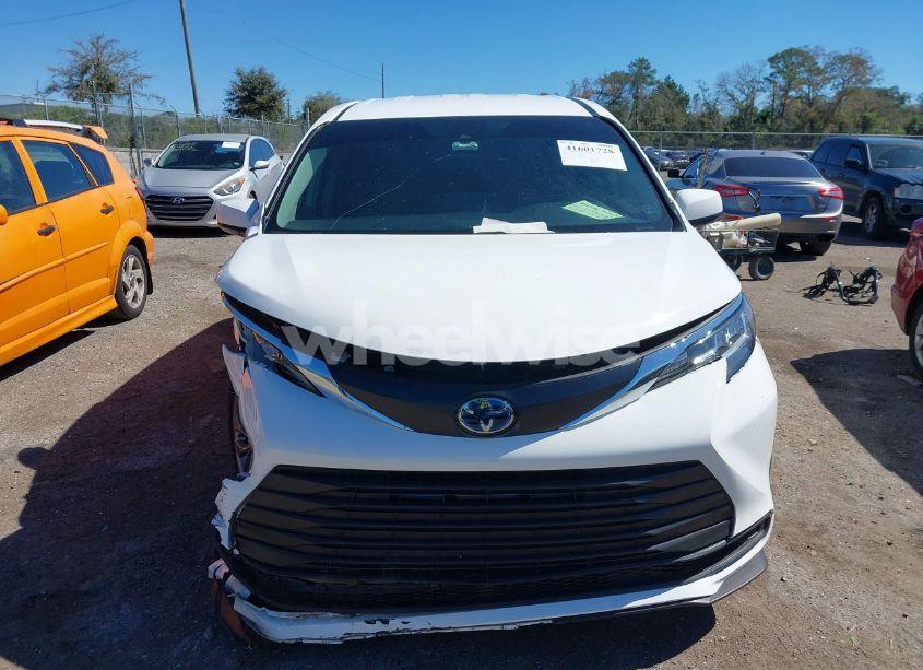 Photo 12 of 2023 Toyota Sienna LE (VIN 5TDKRKEC2PS173314)