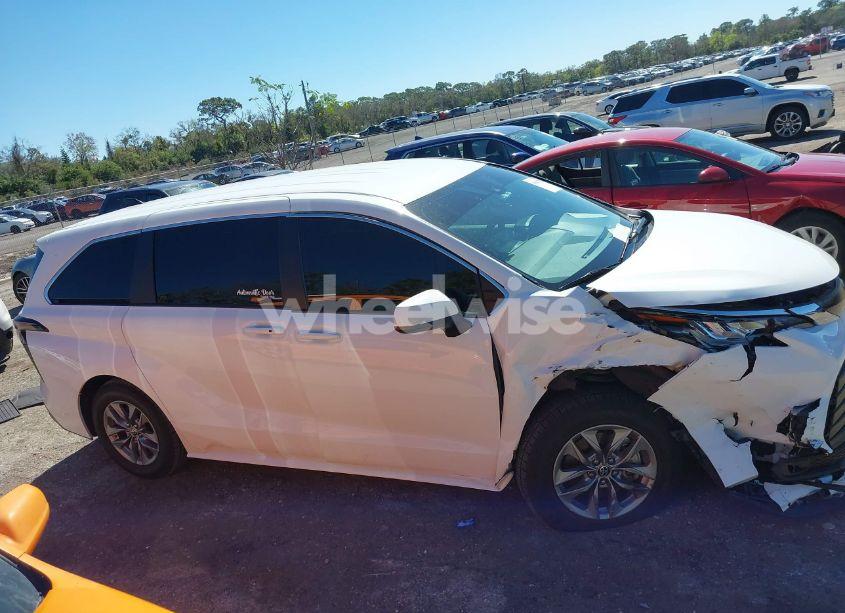 Photo 13 of 2023 Toyota Sienna LE (VIN 5TDKRKEC2PS173314)