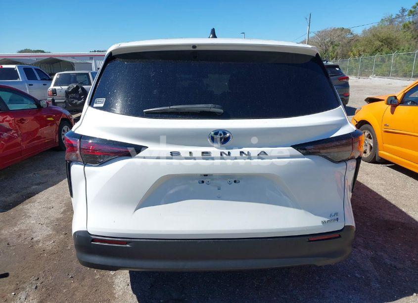 Photo 16 of 2023 Toyota Sienna LE (VIN 5TDKRKEC2PS173314)