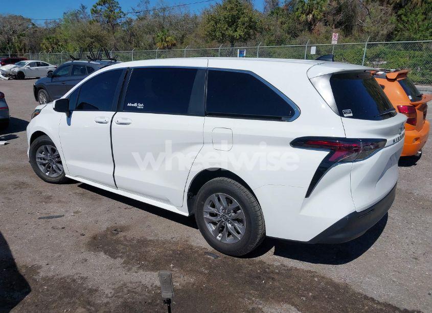 Photo 3 of 2023 Toyota Sienna LE (VIN 5TDKRKEC2PS173314)