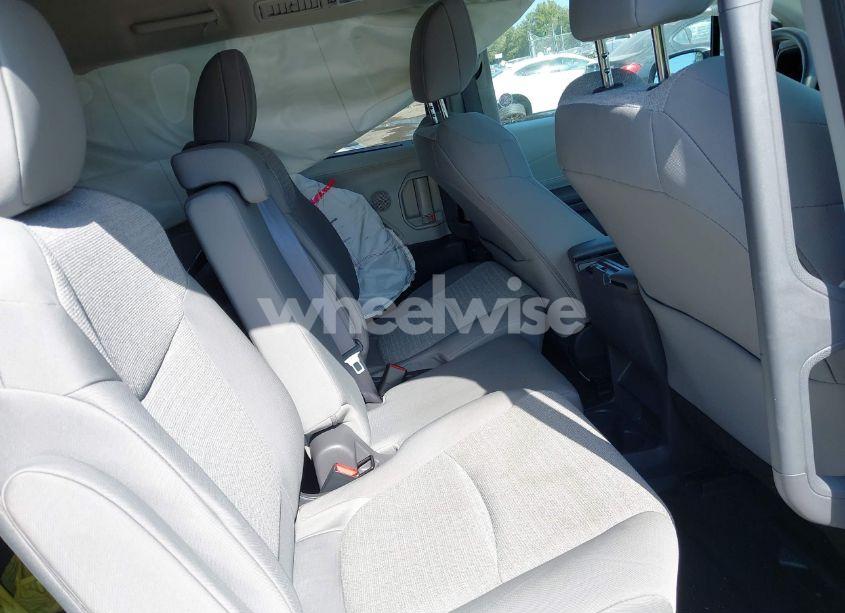 Photo 8 of 2024 Toyota Sienna LE (VIN 5TDKRKEC2RS193940)