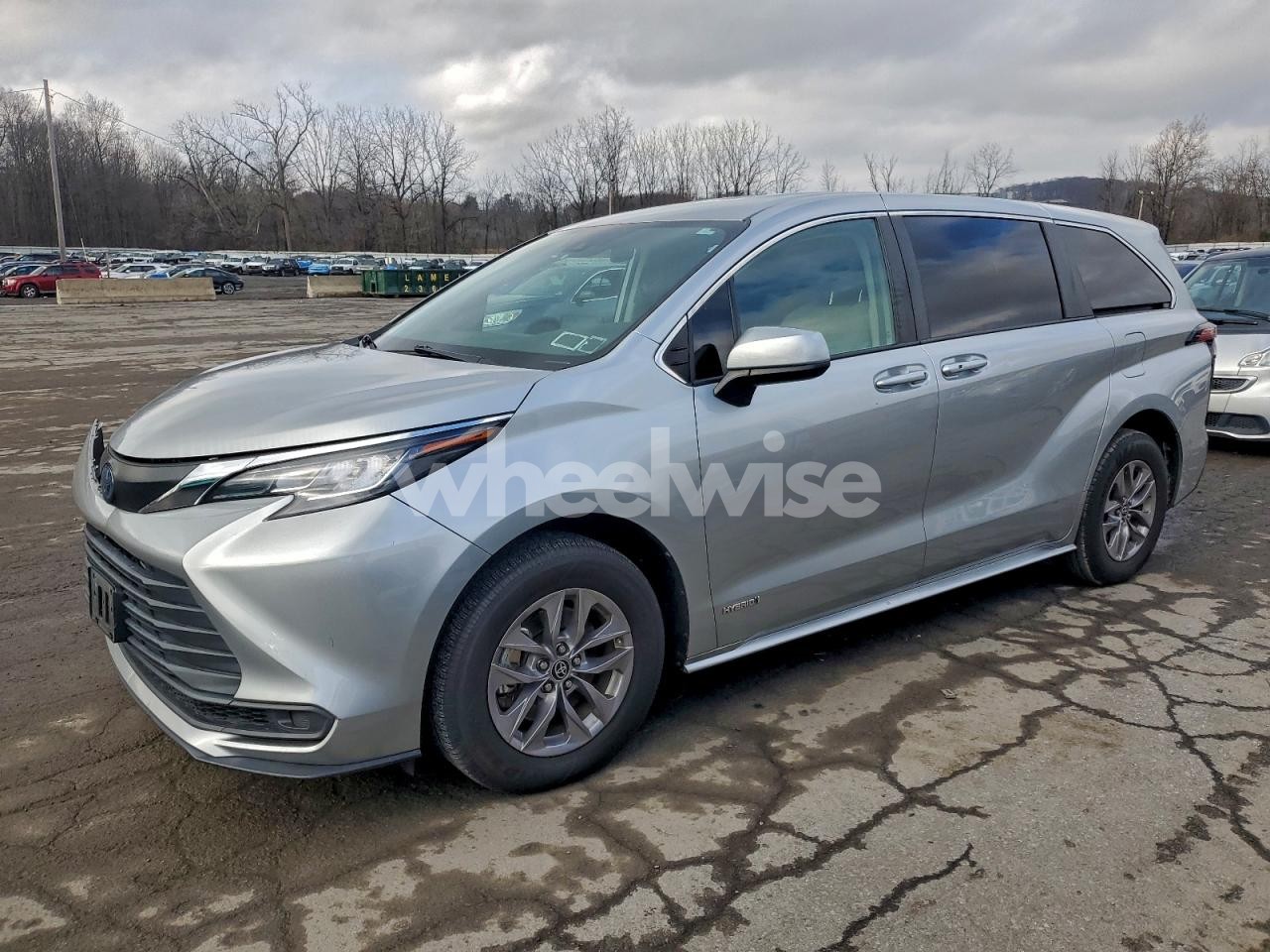 2021 TOYOTA SIENNA LE (VIN 5TDKRKEC3MS018640) main photo