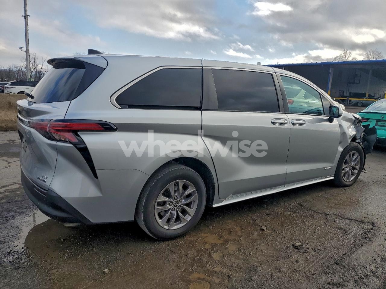 Photo 3 of 2021 TOYOTA SIENNA LE (VIN 5TDKRKEC3MS018640)
