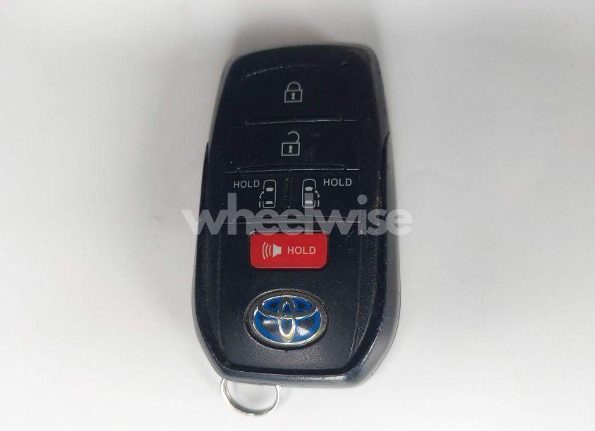 Photo 11 of 2021 Toyota Sienna LE (VIN 5TDKRKEC3MS048124)