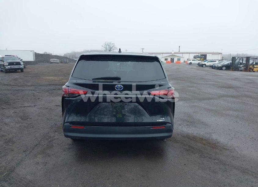 Photo 16 of 2021 Toyota Sienna LE (VIN 5TDKRKEC3MS048124)