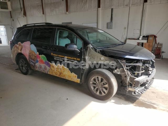 Photo 13 of 2021 TOYOTA SIENNA LE (VIN 5TDKRKEC3MS070463)