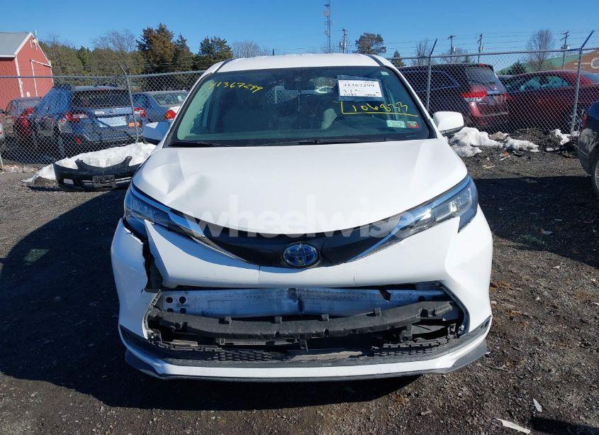 Photo 12 of 2022 Toyota Sienna LE (VIN 5TDKRKEC3NS106833)