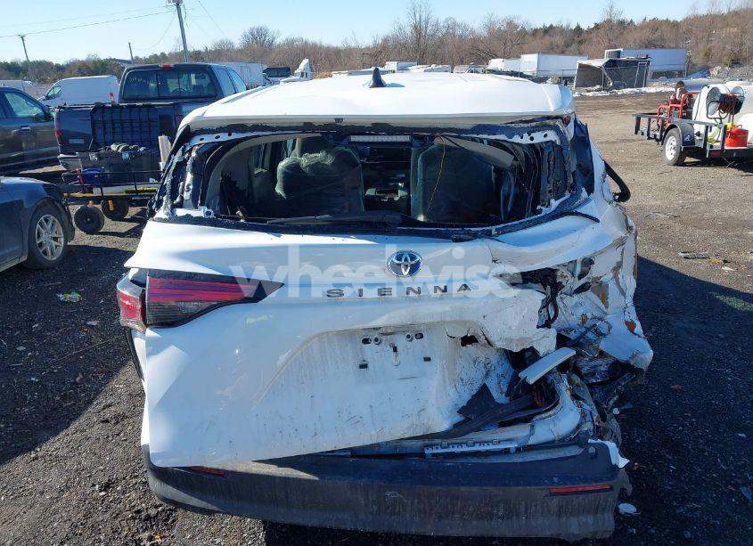 Photo 16 of 2022 Toyota Sienna LE (VIN 5TDKRKEC3NS106833)